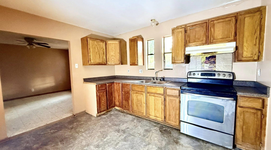 1001 N Lost Creek Lp, Laredo, Texas 78046, 3 Bedrooms Bedrooms, 7 Rooms Rooms,1 BathroomBathrooms,Residential,For Rent,1001 N Lost Creek Lp,20260445