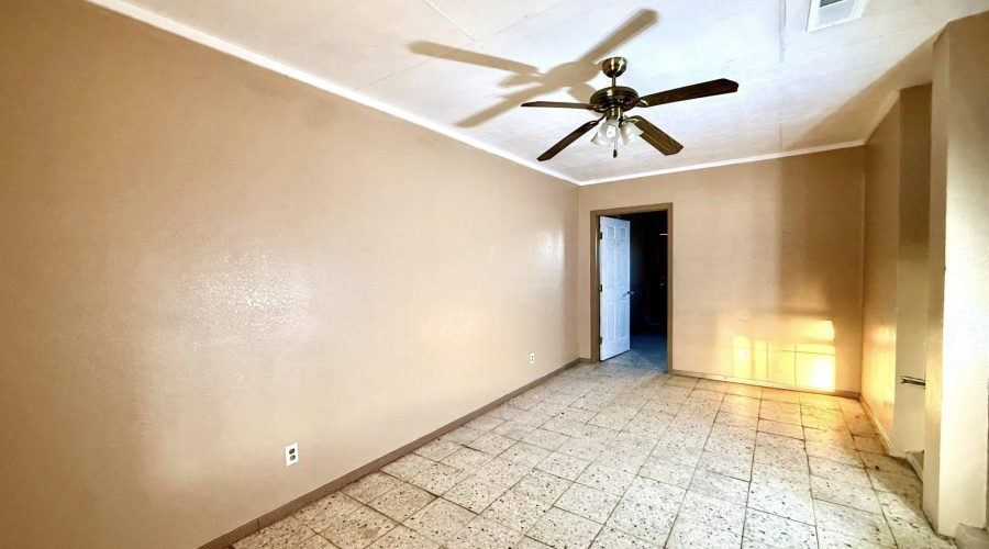 1001 N Lost Creek Lp, Laredo, Texas 78046, 3 Bedrooms Bedrooms, 7 Rooms Rooms,1 BathroomBathrooms,Residential,For Rent,1001 N Lost Creek Lp,20260445