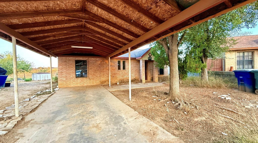 1001 N Lost Creek Lp, Laredo, Texas 78046, 3 Bedrooms Bedrooms, 7 Rooms Rooms,1 BathroomBathrooms,Residential,For Rent,1001 N Lost Creek Lp,20260445