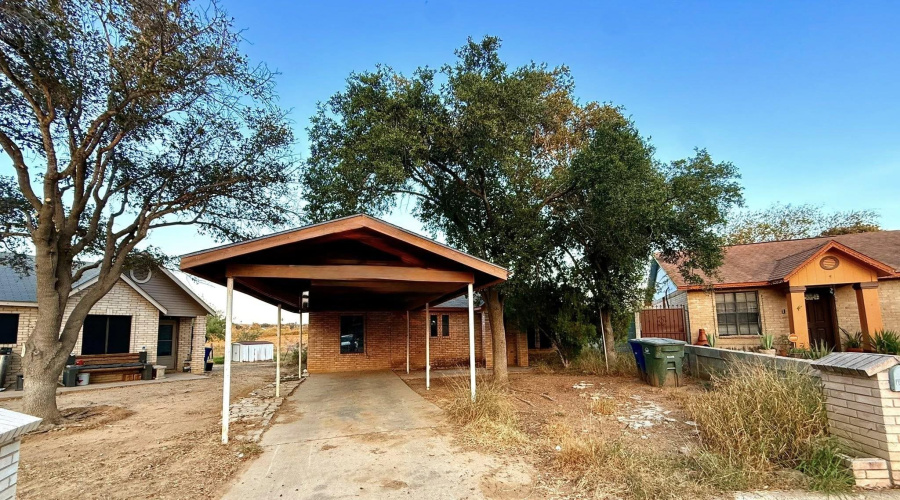 1001 N Lost Creek Lp, Laredo, Texas 78046, 3 Bedrooms Bedrooms, 7 Rooms Rooms,1 BathroomBathrooms,Residential,For Rent,1001 N Lost Creek Lp,20260445