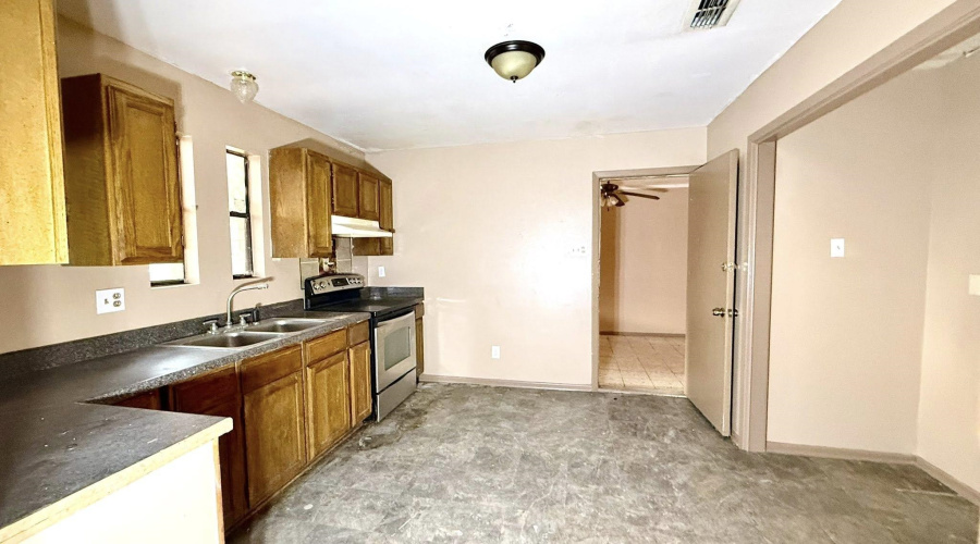 1001 N Lost Creek Lp, Laredo, Texas 78046, 3 Bedrooms Bedrooms, 7 Rooms Rooms,1 BathroomBathrooms,Residential,For Rent,1001 N Lost Creek Lp,20260445