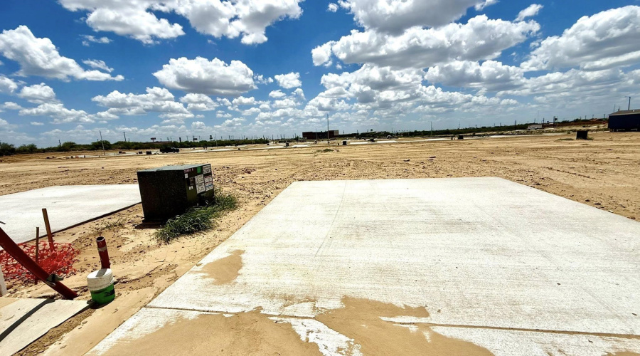 5043 Los Caballos Lp., Laredo, Texas 78046, 3 Bedrooms Bedrooms, 6 Rooms Rooms,2 BathroomsBathrooms,Residential,For Sale,5043 Los Caballos Lp.,20260447