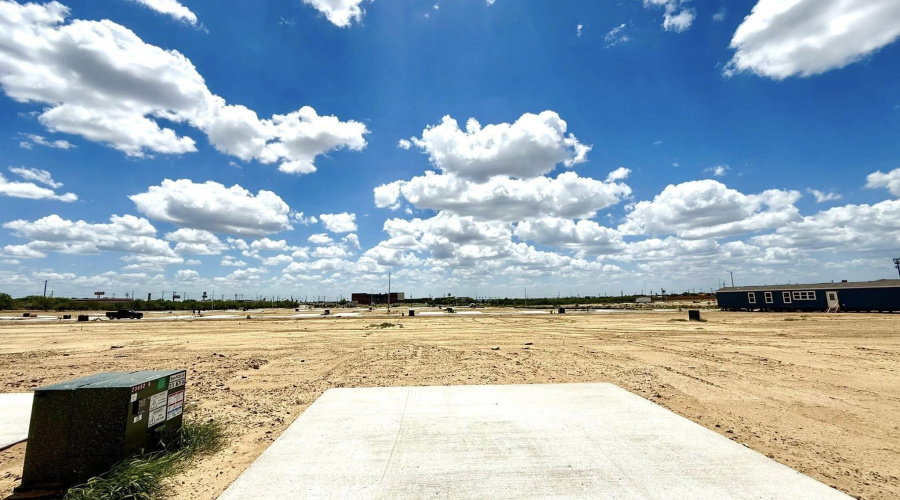 5043 Los Caballos Lp., Laredo, Texas 78046, 3 Bedrooms Bedrooms, 6 Rooms Rooms,2 BathroomsBathrooms,Residential,For Sale,5043 Los Caballos Lp.,20260447