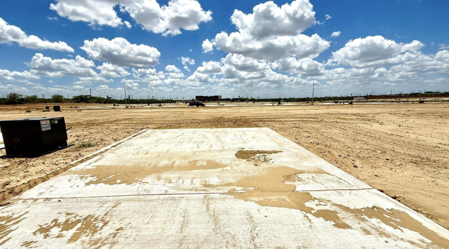 5047 Los Caballos Lp., Laredo, Texas 78046, 3 Bedrooms Bedrooms, 6 Rooms Rooms,2 BathroomsBathrooms,Residential,For Sale,5047 Los Caballos Lp.,20260448