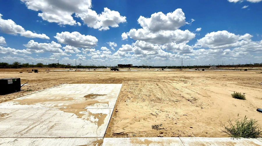 5047 Los Caballos Lp., Laredo, Texas 78046, 3 Bedrooms Bedrooms, 6 Rooms Rooms,2 BathroomsBathrooms,Residential,For Sale,5047 Los Caballos Lp.,20260448