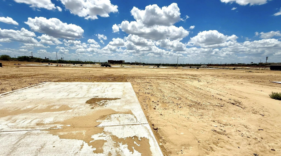 5047 Los Caballos Lp., Laredo, Texas 78046, 3 Bedrooms Bedrooms, 6 Rooms Rooms,2 BathroomsBathrooms,Residential,For Sale,5047 Los Caballos Lp.,20260448