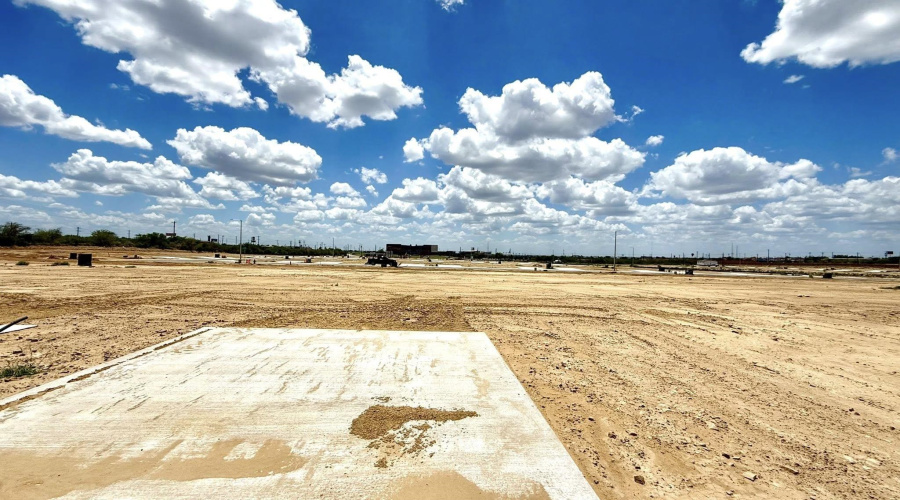 5047 Los Caballos Lp., Laredo, Texas 78046, 3 Bedrooms Bedrooms, 6 Rooms Rooms,2 BathroomsBathrooms,Residential,For Sale,5047 Los Caballos Lp.,20260448