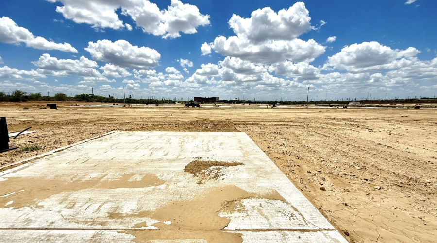 5047 Los Caballos Lp., Laredo, Texas 78046, 3 Bedrooms Bedrooms, 6 Rooms Rooms,2 BathroomsBathrooms,Residential,For Sale,5047 Los Caballos Lp.,20260448