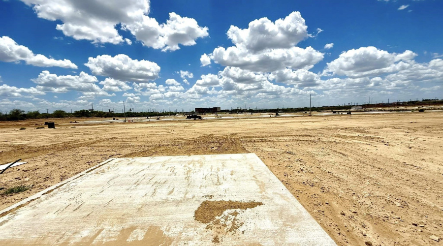 5047 Los Caballos Lp., Laredo, Texas 78046, 3 Bedrooms Bedrooms, 6 Rooms Rooms,2 BathroomsBathrooms,Residential,For Sale,5047 Los Caballos Lp.,20260448