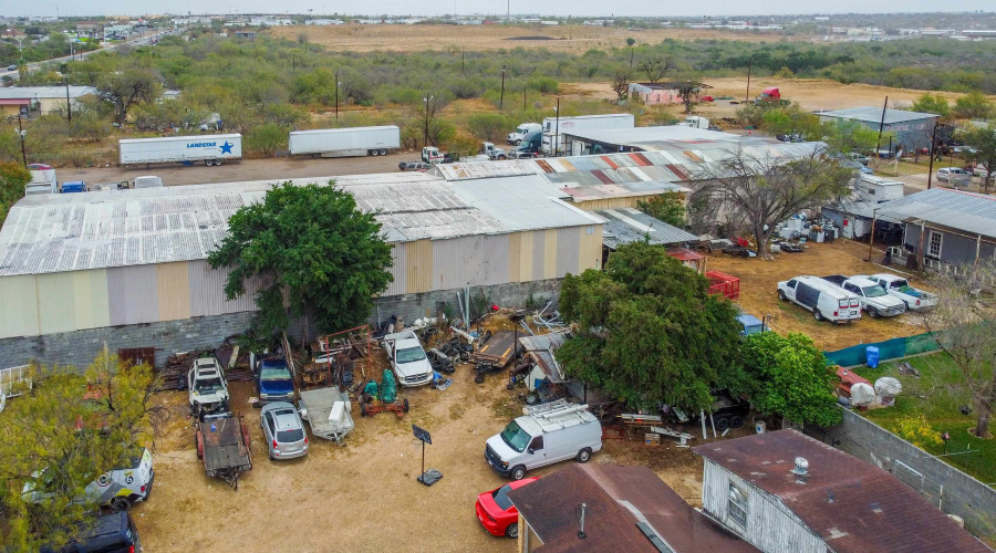 300 N Ejido Ave, Laredo, Texas 78043, 1 Bedroom Bedrooms, 6 Rooms Rooms,2 BathroomsBathrooms,Commercial/industrial,For Sale,300 N Ejido Ave,20260456