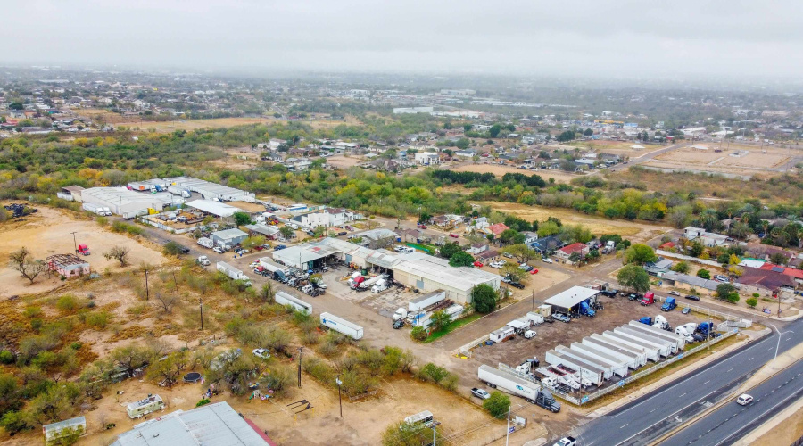 300 N Ejido Ave, Laredo, Texas 78043, 1 Bedroom Bedrooms, 6 Rooms Rooms,2 BathroomsBathrooms,Commercial/industrial,For Sale,300 N Ejido Ave,20260456