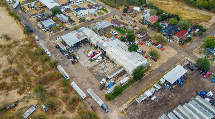 300 N Ejido Ave, Laredo, Texas 78043, 1 Bedroom Bedrooms, 6 Rooms Rooms,2 BathroomsBathrooms,Commercial/industrial,For Sale,300 N Ejido Ave,20260456