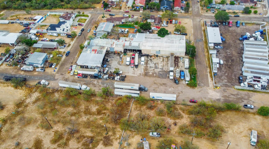 300 N Ejido Ave, Laredo, Texas 78043, 1 Bedroom Bedrooms, 6 Rooms Rooms,2 BathroomsBathrooms,Commercial/industrial,For Sale,300 N Ejido Ave,20260456