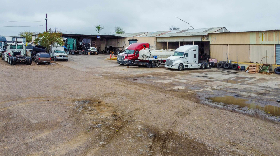 300 N Ejido Ave, Laredo, Texas 78043, 1 Bedroom Bedrooms, 6 Rooms Rooms,2 BathroomsBathrooms,Commercial/industrial,For Sale,300 N Ejido Ave,20260456