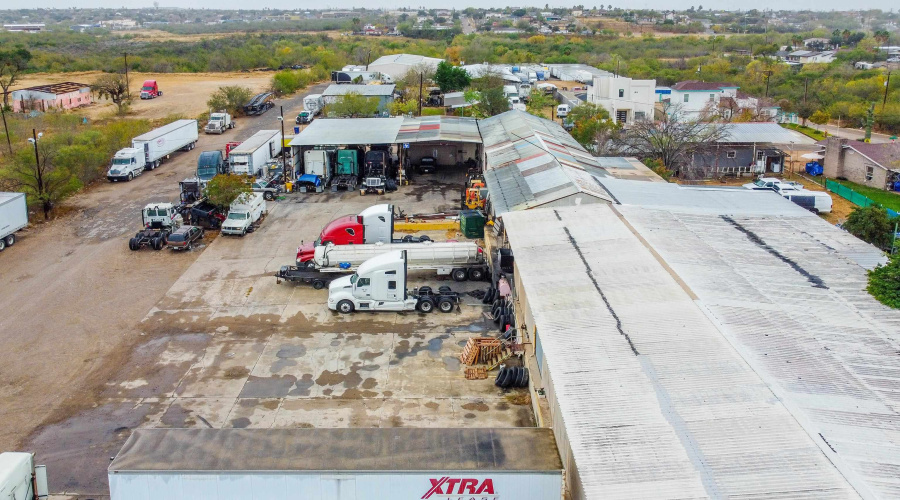 300 N Ejido Ave, Laredo, Texas 78043, 1 Bedroom Bedrooms, 6 Rooms Rooms,2 BathroomsBathrooms,Commercial/industrial,For Sale,300 N Ejido Ave,20260456