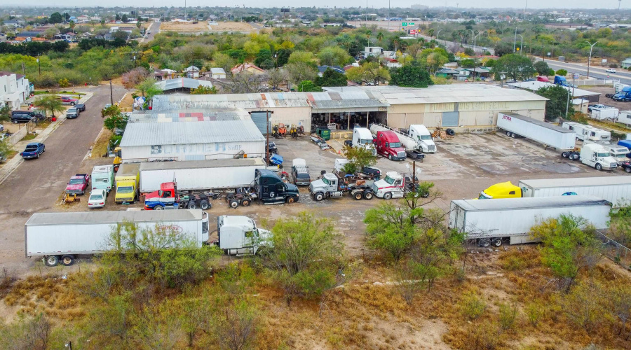 300 N Ejido Ave, Laredo, Texas 78043, 1 Bedroom Bedrooms, 6 Rooms Rooms,2 BathroomsBathrooms,Commercial/industrial,For Sale,300 N Ejido Ave,20260456