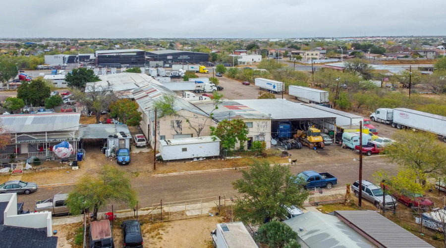 300 N Ejido Ave, Laredo, Texas 78043, 1 Bedroom Bedrooms, 6 Rooms Rooms,2 BathroomsBathrooms,Commercial/industrial,For Sale,300 N Ejido Ave,20260456