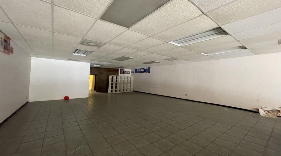 611 Salinas Ave, LAREDO, Texas 78040, 6 Rooms Rooms,4 BathroomsBathrooms,Commercial retail/office,For Sale,611 Salinas Ave,20260458