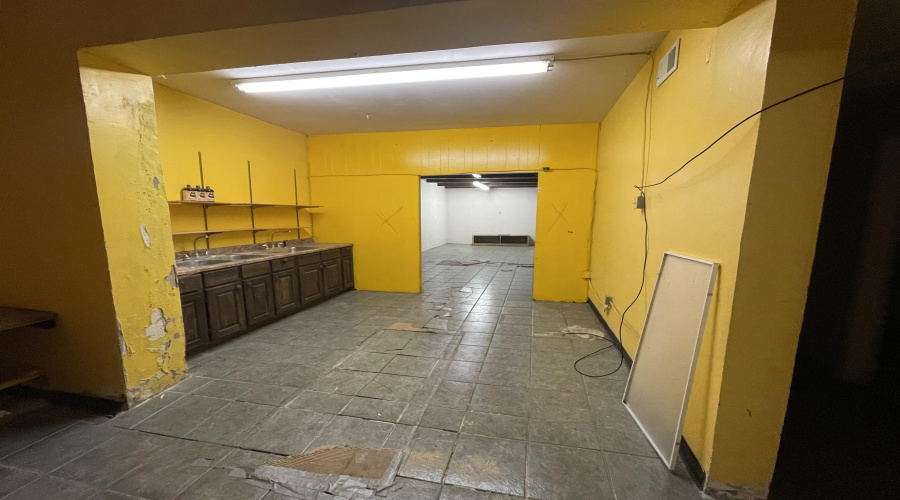 611 Salinas Ave, LAREDO, Texas 78040, 6 Rooms Rooms,4 BathroomsBathrooms,Commercial retail/office,For Sale,611 Salinas Ave,20260458