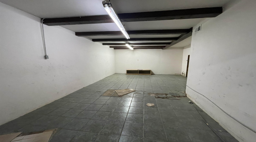 611 Salinas Ave, LAREDO, Texas 78040, 6 Rooms Rooms,4 BathroomsBathrooms,Commercial retail/office,For Sale,611 Salinas Ave,20260458