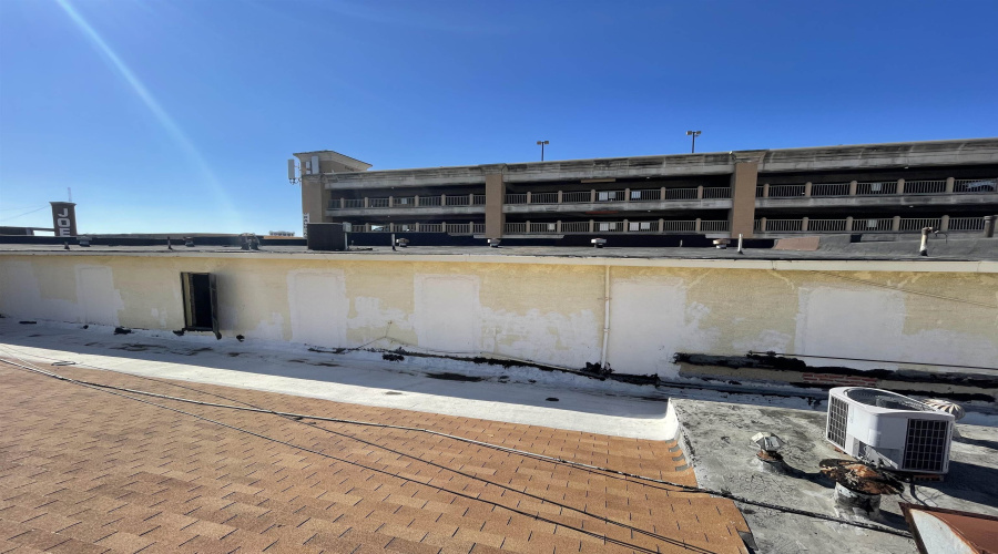 611 Salinas Ave, LAREDO, Texas 78040, 6 Rooms Rooms,4 BathroomsBathrooms,Commercial retail/office,For Sale,611 Salinas Ave,20260458