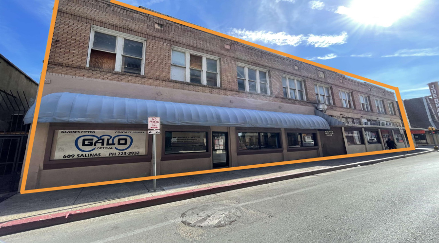 611 Salinas Ave, LAREDO, Texas 78040, 6 Rooms Rooms,4 BathroomsBathrooms,Commercial retail/office,For Sale,611 Salinas Ave,20260458