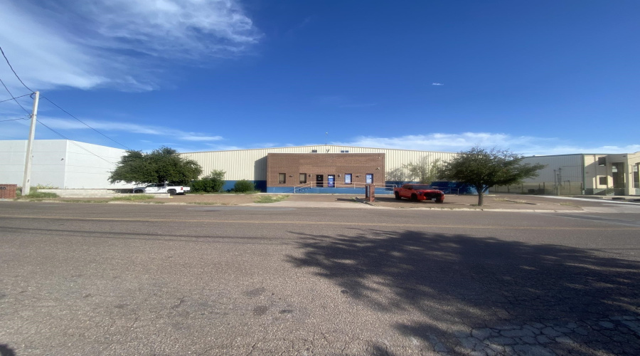 419 Grand Central Blvd, LAREDO, Texas 78045, 1 Bedroom Bedrooms, 21 Rooms Rooms,2 BathroomsBathrooms,Commercial/industrial,For Sale,419 Grand Central Blvd,20260462