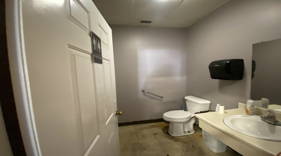 419 Grand Central Blvd, LAREDO, Texas 78045, 1 Bedroom Bedrooms, 21 Rooms Rooms,2 BathroomsBathrooms,Commercial/industrial,For Sale,419 Grand Central Blvd,20260462