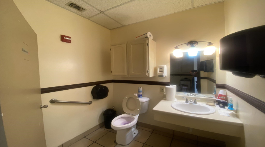 419 Grand Central Blvd, LAREDO, Texas 78045, 1 Bedroom Bedrooms, 21 Rooms Rooms,2 BathroomsBathrooms,Commercial/industrial,For Sale,419 Grand Central Blvd,20260462