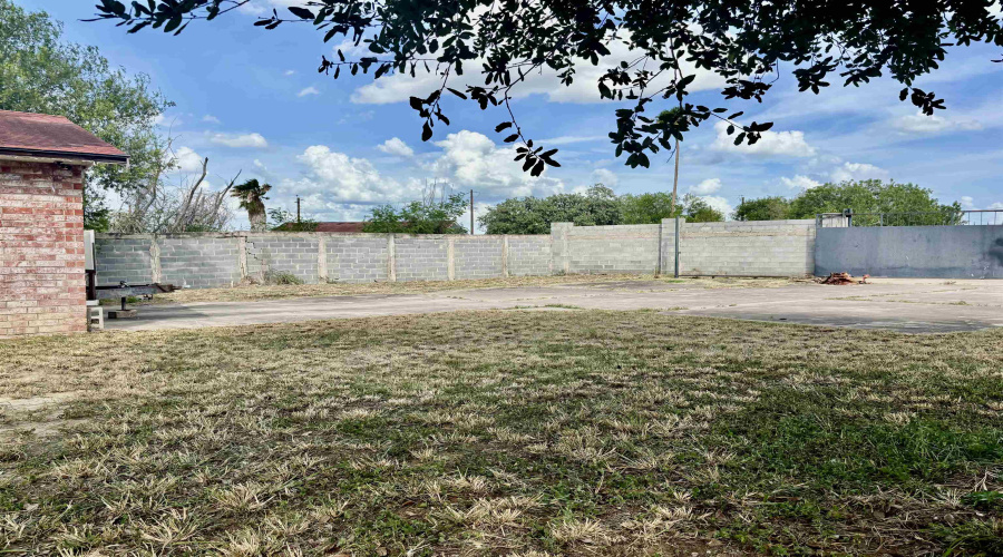 2061 Retama Dr, Zapata, Texas 78076, 2 Bedrooms Bedrooms, 5 Rooms Rooms,1 BathroomBathrooms,Residential,For Sale,2061 Retama Dr,20260449