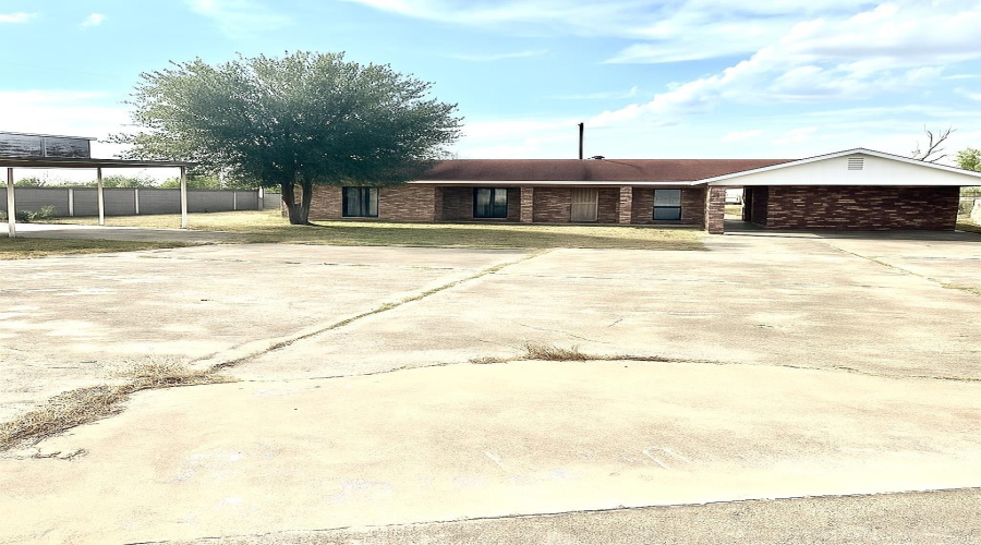 2061 Retama Dr, Zapata, Texas 78076, 2 Bedrooms Bedrooms, 5 Rooms Rooms,1 BathroomBathrooms,Residential,For Sale,2061 Retama Dr,20260449