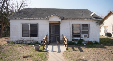 307 N Maria St., Hebbronville, Texas 78361, 2 Bedrooms Bedrooms, 5 Rooms Rooms,1 BathroomBathrooms,Residential,For Sale,307 N Maria St.,20260450