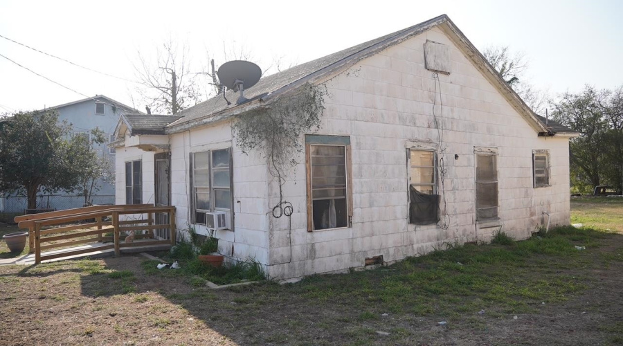 307 N Maria St., Hebbronville, Texas 78361, 2 Bedrooms Bedrooms, 5 Rooms Rooms,1 BathroomBathrooms,Residential,For Sale,307 N Maria St.,20260450