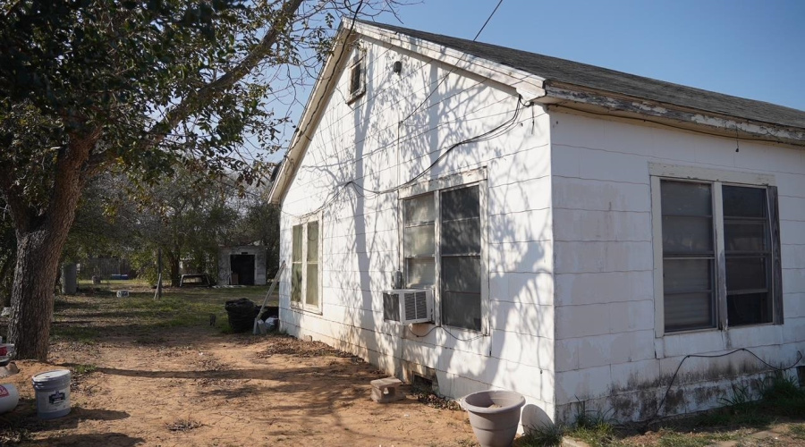 307 N Maria St., Hebbronville, Texas 78361, 2 Bedrooms Bedrooms, 5 Rooms Rooms,1 BathroomBathrooms,Residential,For Sale,307 N Maria St.,20260450