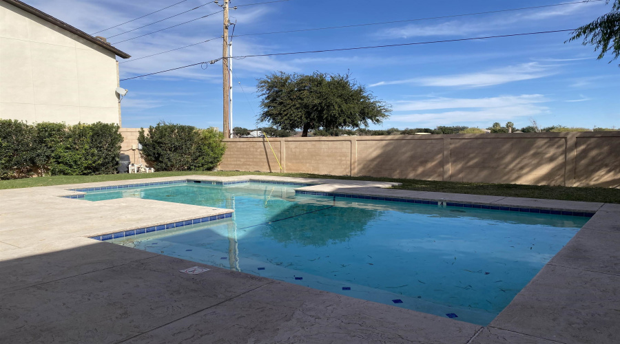 9809 Sterling Lp, LAREDO, Texas 78045, 2 Bedrooms Bedrooms, 5 Rooms Rooms,2 BathroomsBathrooms,Residential,For Rent,9809 Sterling Lp,20260452