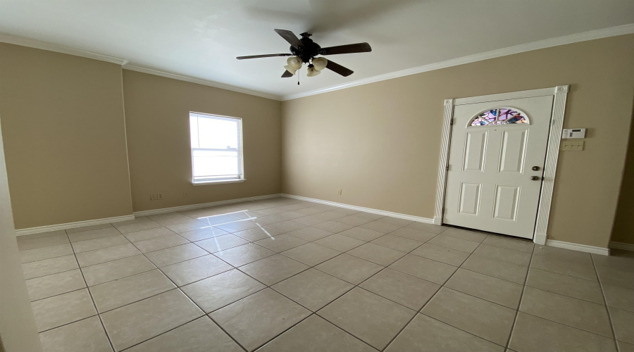 9809 Sterling Lp, LAREDO, Texas 78045, 2 Bedrooms Bedrooms, 5 Rooms Rooms,2 BathroomsBathrooms,Residential,For Rent,9809 Sterling Lp,20260452