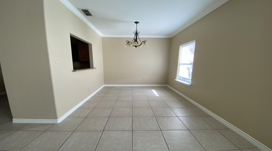 9809 Sterling Lp, LAREDO, Texas 78045, 2 Bedrooms Bedrooms, 5 Rooms Rooms,2 BathroomsBathrooms,Residential,For Rent,9809 Sterling Lp,20260452