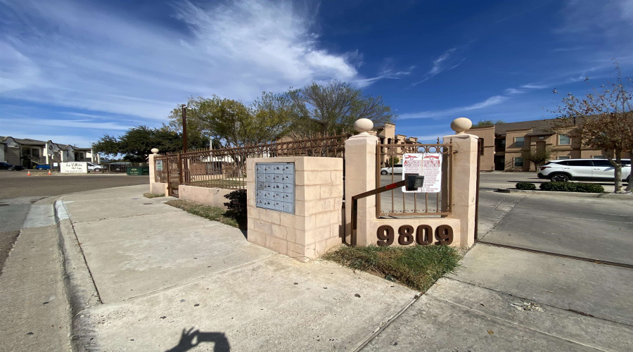 9809 Sterling Lp, LAREDO, Texas 78045, 2 Bedrooms Bedrooms, 5 Rooms Rooms,2 BathroomsBathrooms,Residential,For Rent,9809 Sterling Lp,20260452