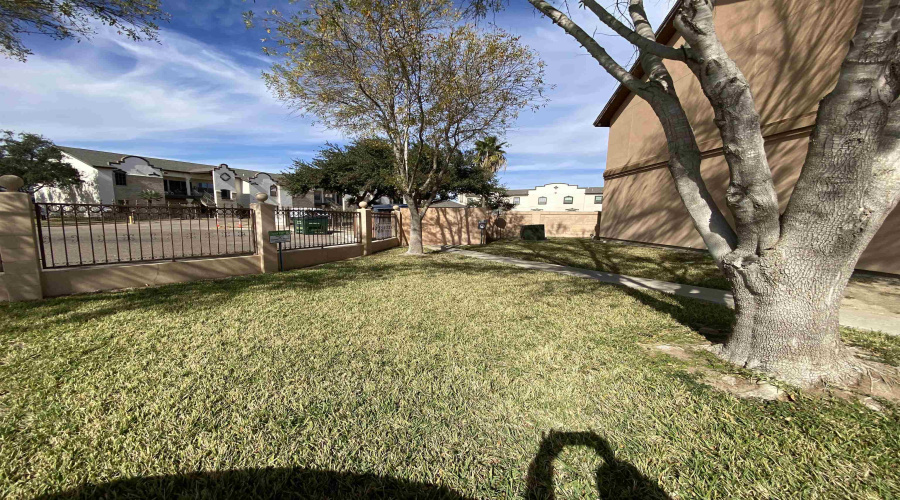 9809 Sterling Lp, LAREDO, Texas 78045, 2 Bedrooms Bedrooms, 5 Rooms Rooms,2 BathroomsBathrooms,Residential,For Rent,9809 Sterling Lp,20260452