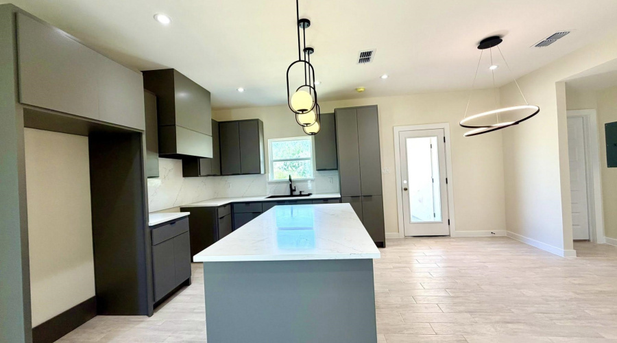 5041 Los Caballos Lp., Laredo, Texas 78046, 3 Bedrooms Bedrooms, 6 Rooms Rooms,2 BathroomsBathrooms,Residential,For Sale,5041 Los Caballos Lp.,20260463