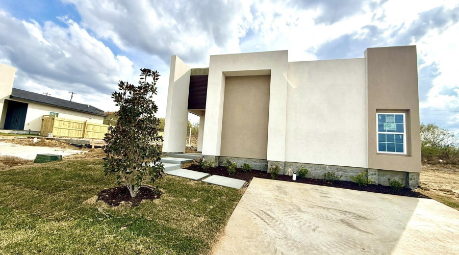 5041 Los Caballos Lp., Laredo, Texas 78046, 3 Bedrooms Bedrooms, 6 Rooms Rooms,2 BathroomsBathrooms,Residential,For Sale,5041 Los Caballos Lp.,20260463