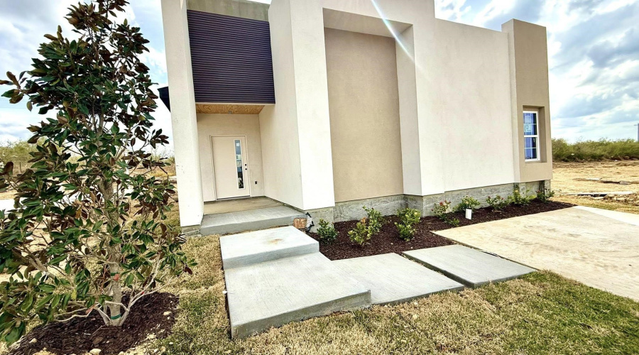 5041 Los Caballos Lp., Laredo, Texas 78046, 3 Bedrooms Bedrooms, 6 Rooms Rooms,2 BathroomsBathrooms,Residential,For Sale,5041 Los Caballos Lp.,20260463