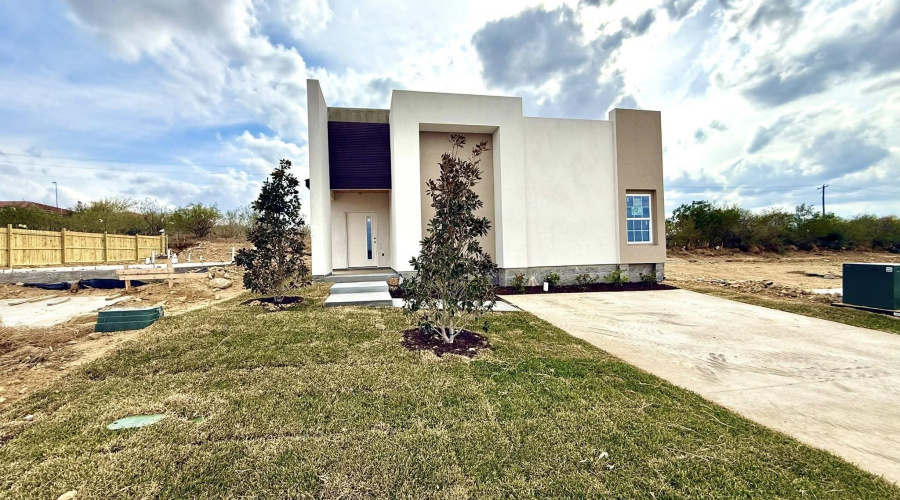 5041 Los Caballos Lp., Laredo, Texas 78046, 3 Bedrooms Bedrooms, 6 Rooms Rooms,2 BathroomsBathrooms,Residential,For Sale,5041 Los Caballos Lp.,20260463