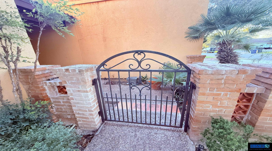 1911 Silverwood Dr, LAREDO, Texas 78045, 3 Bedrooms Bedrooms, 6 Rooms Rooms,3 BathroomsBathrooms,Residential,For Rent,1911 Silverwood Dr,20260471