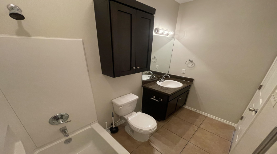 5402 Marcella Ave, LAREDO, Texas 78041, 1 Bedroom Bedrooms, 4 Rooms Rooms,1 BathroomBathrooms,Residential,For Rent,5402 Marcella Ave,20260472