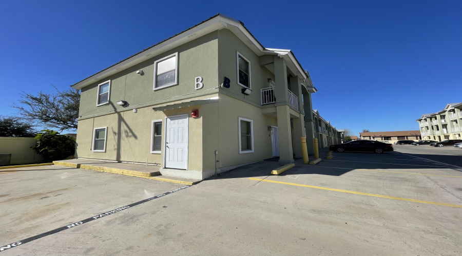 5402 Marcella Ave, LAREDO, Texas 78041, 1 Bedroom Bedrooms, 4 Rooms Rooms,1 BathroomBathrooms,Residential,For Rent,5402 Marcella Ave,20260472