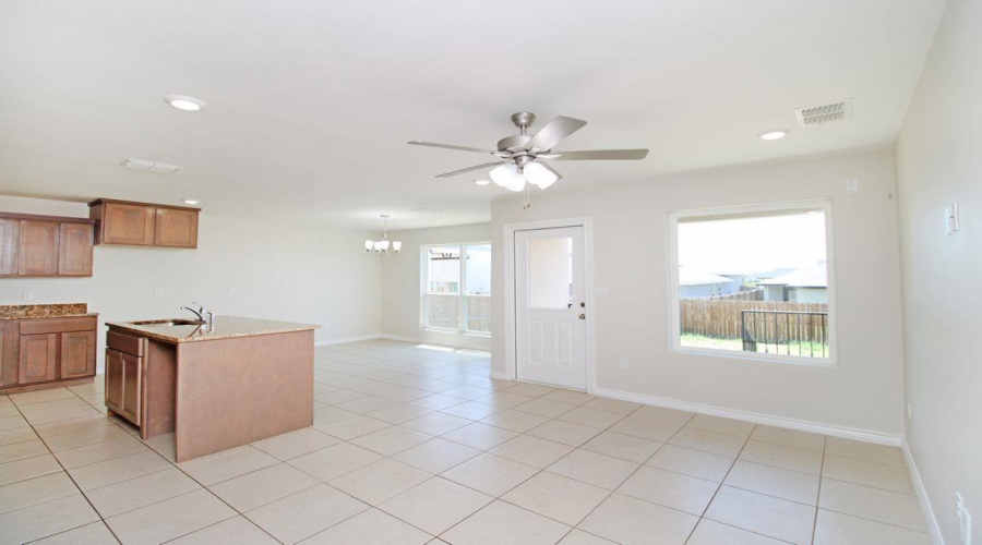 3712 Jaime Martin, Laredo, Texas 78046, 4 Bedrooms Bedrooms, 8 Rooms Rooms,2 BathroomsBathrooms,Residential,For Sale,3712 Jaime Martin,20252738