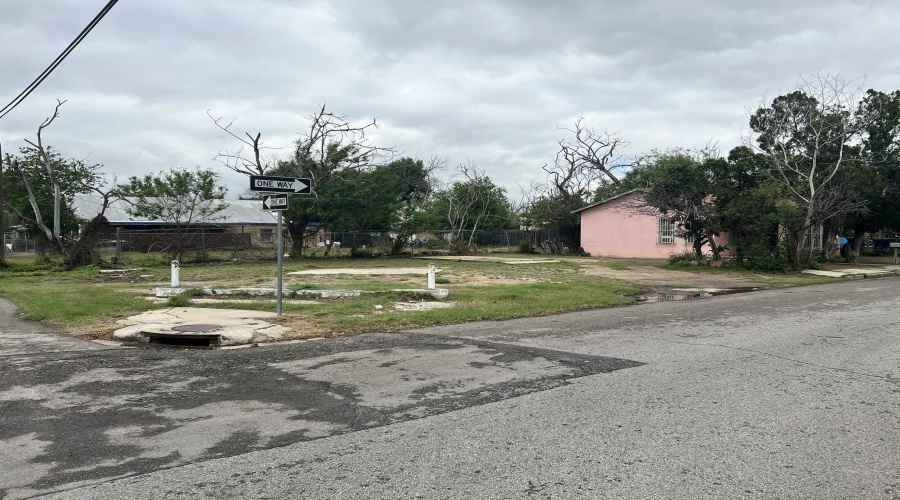 610 Santa Cleotilde Ave, Laredo, Texas 78040, 1 Bedroom Bedrooms, 3 Rooms Rooms,1 BathroomBathrooms,Residential,For Sale,610 Santa Cleotilde Ave,20260480