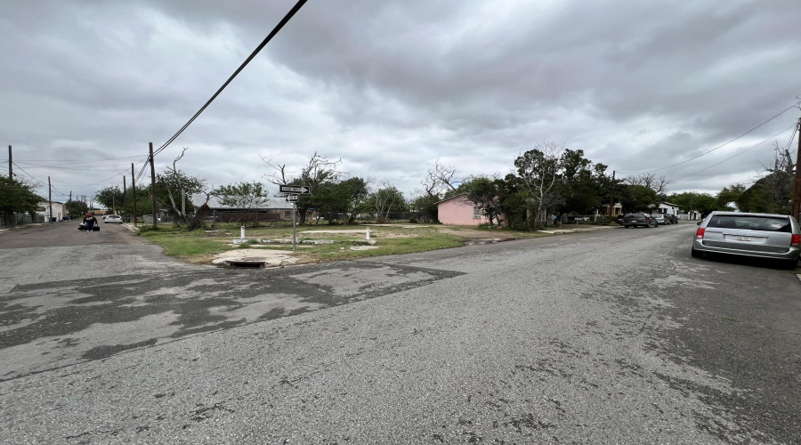 610 Santa Cleotilde Ave, Laredo, Texas 78040, 1 Bedroom Bedrooms, 3 Rooms Rooms,1 BathroomBathrooms,Residential,For Sale,610 Santa Cleotilde Ave,20260480