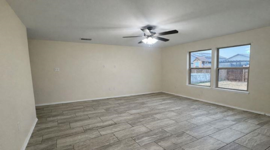 5822 Doctorado Dr., Laredo, Texas 78046, 3 Bedrooms Bedrooms, 7 Rooms Rooms,2 BathroomsBathrooms,Residential,For Rent,5822 Doctorado Dr.,20260484